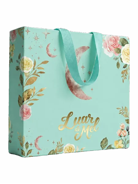 Caixa de presente verde-água com estampa floral, luas e a marca Luar de Mel em hot stamp dourado